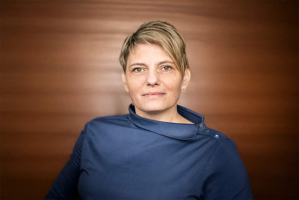 Karin-Schön-mit-HG.jpg